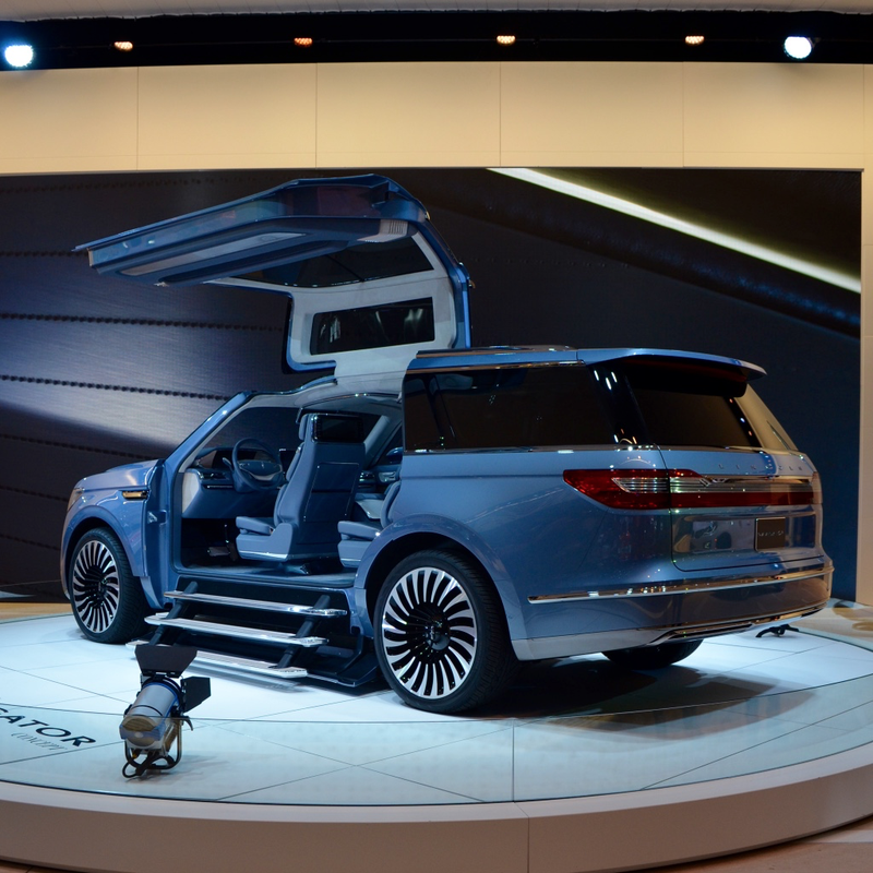 I’ve made fun of Lincoln before, but this thing looks IMPOSING in person. Lincoln’s interiors completely blew me away.